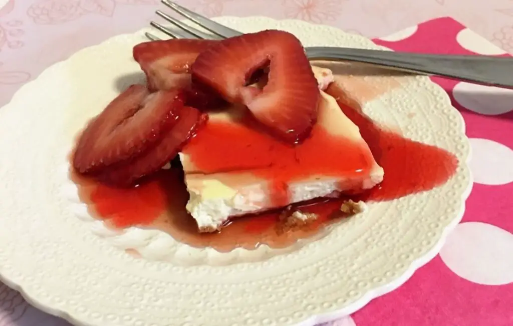 sugar-free diabetic-friendly strawberry cheesecake squares