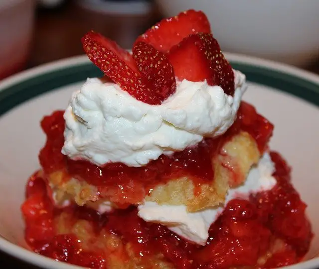 low carb diabetic-friendly strawberry shortcake