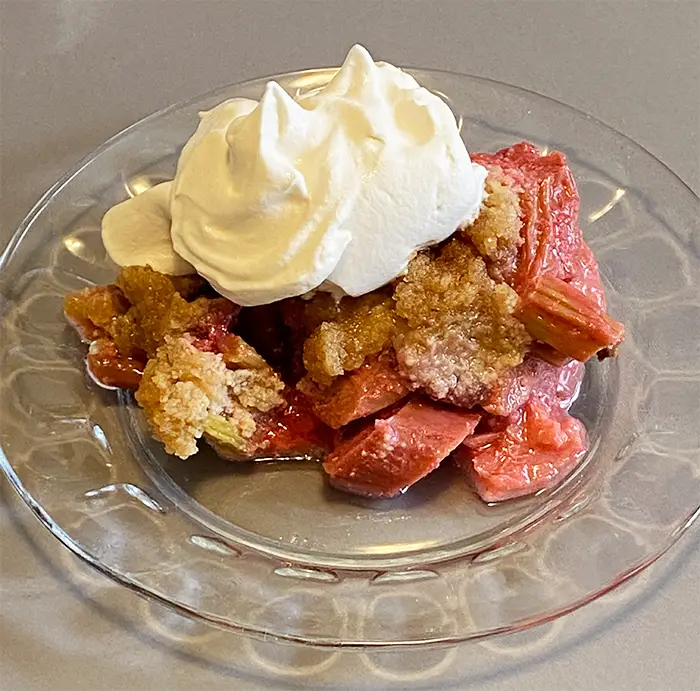 low-carb sugar-free strawberry rhubarb crisp - ready to eat