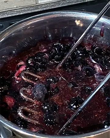 sugar-free blueberry cheesecake recipe - blueberry sauce